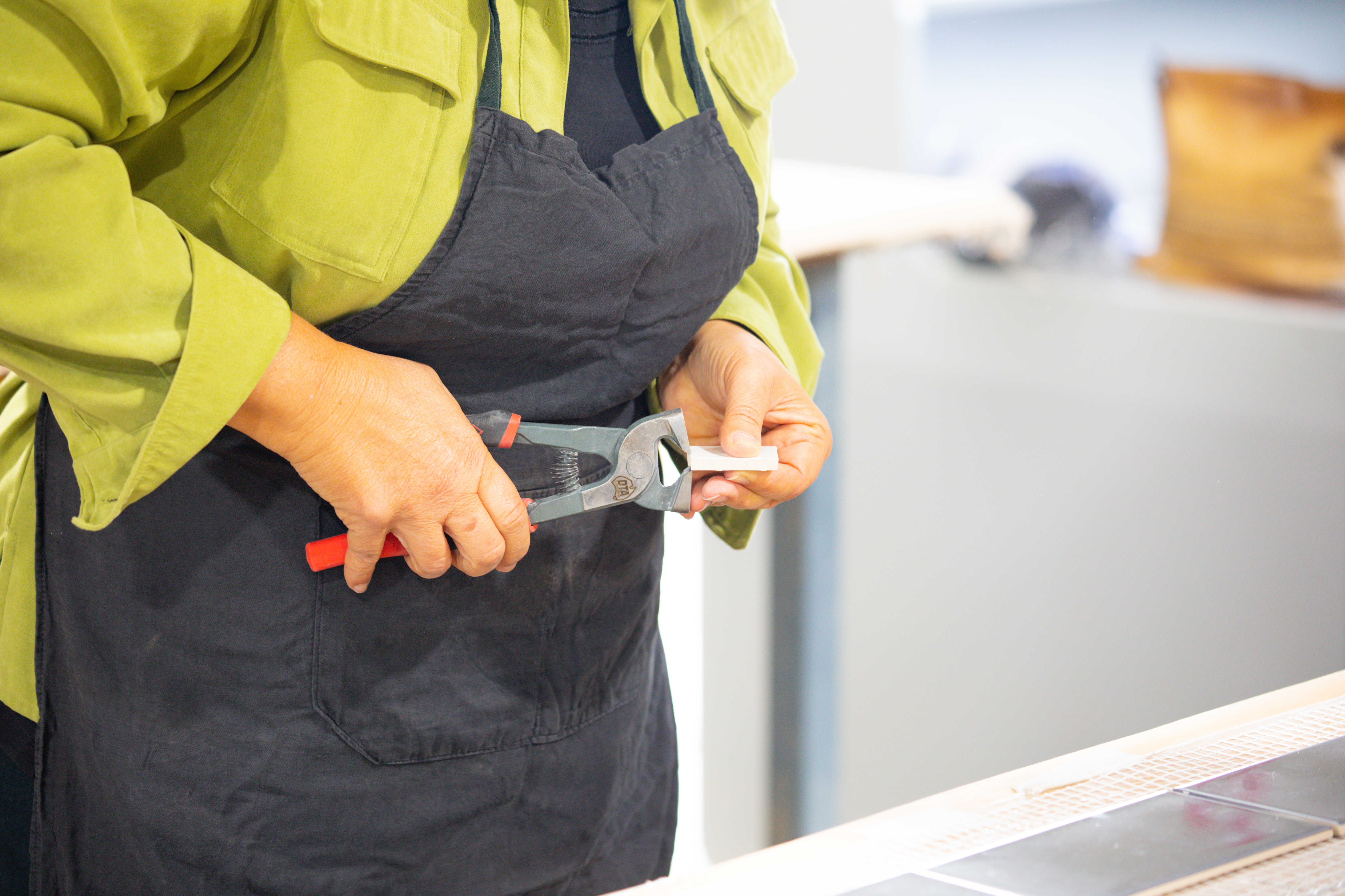 mosaic workshop cutting