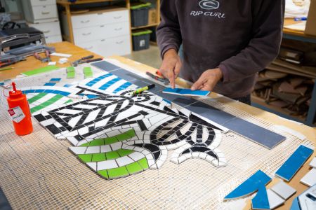 Cutting tiles at the Muwerang mosaic workshop